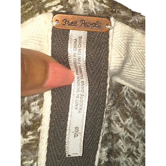 Free People Raggy V Neck Ivory/Green Hooded Coastal Girl Bohemian Sweater Sz S - Picture 3 of 7